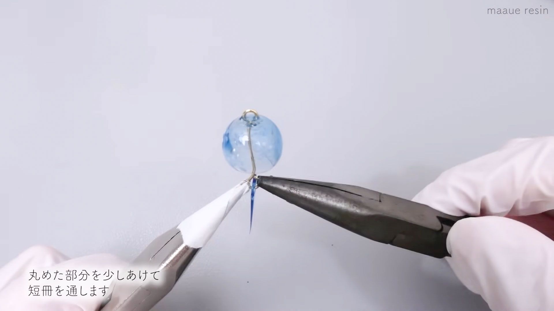 耳元でゆらゆら揺れる！涼しげなレジンの風鈴ピアスの作り方 | croccha
