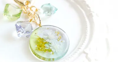 3色のグラデーションが美しいレジンキーホルダーの作り方