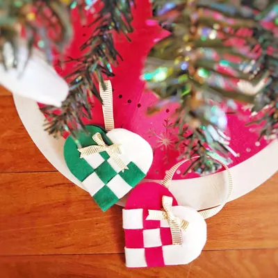 フェルトで縫わずに完成！ハート型オーナメントでクリスマスを可愛くデコ♪