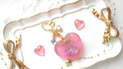 動く度にきらめく！液体入りキーホルダーの作り方