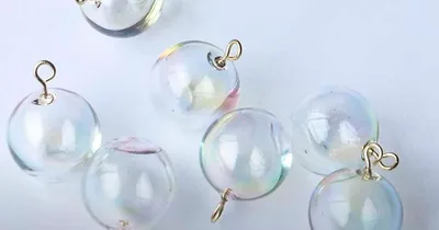 七色効果が本物みたい！レジンで作る、色味が美しい空洞のシャボン玉
