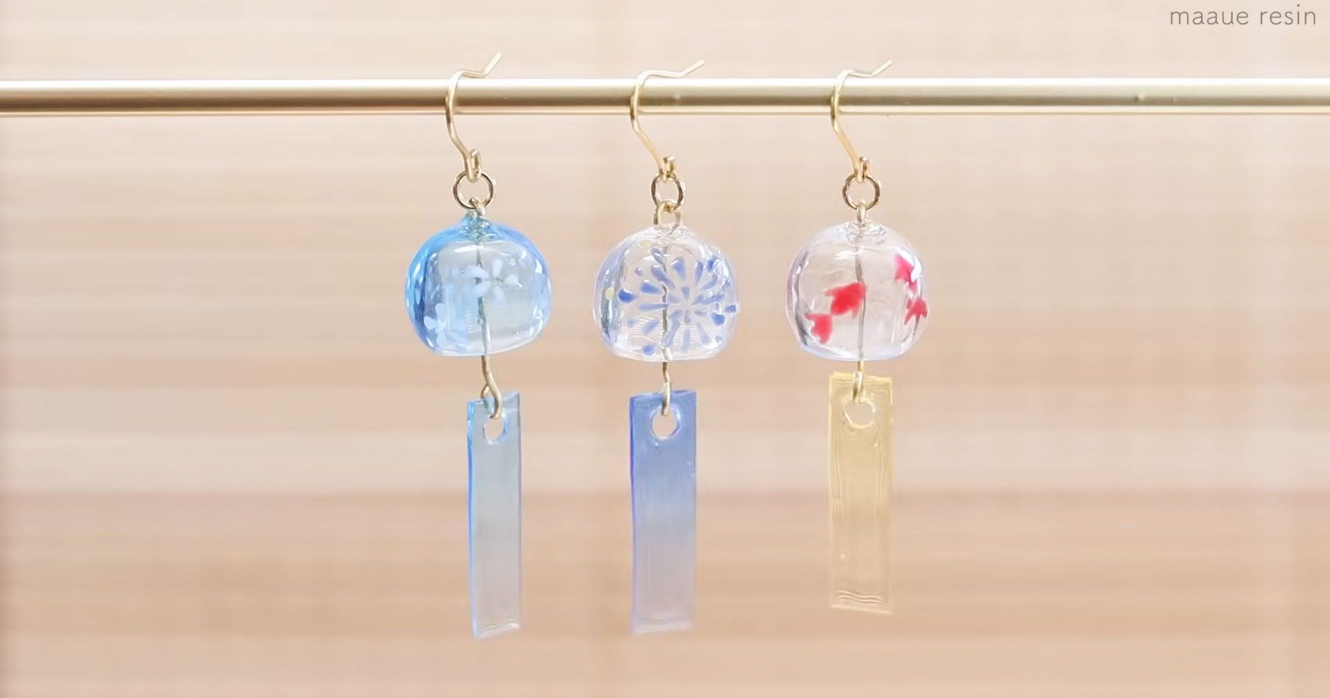 やの様】1555.天然石 琉球ガラス クリスマス 肉球 ジャンピング猫 レジン