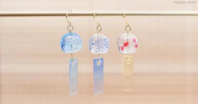 耳元でゆらゆら揺れる！涼しげなレジンの風鈴ピアスの作り方