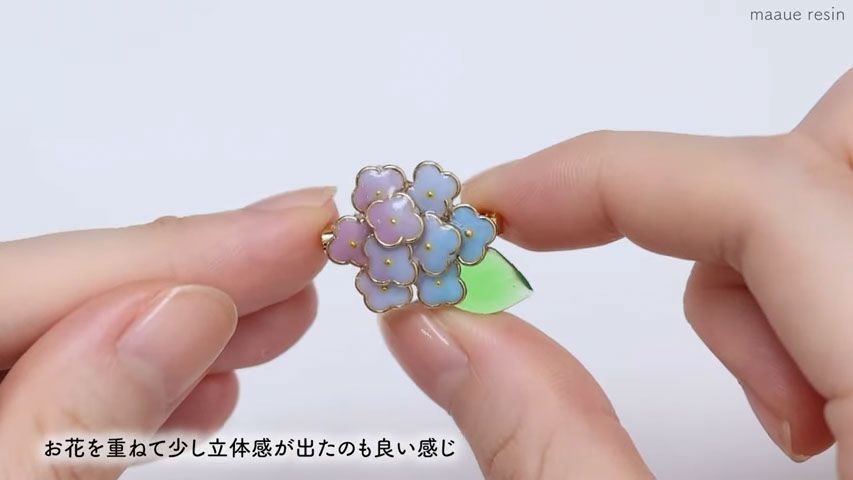 しっとり美しいグラデーション！レジンで作る紫陽花のブローチ | croccha
