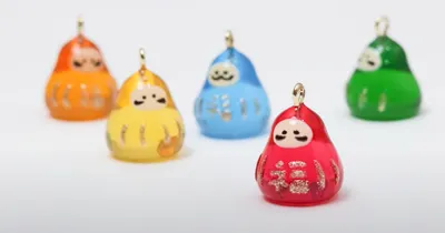 ぽってりフォルムがポイント！球体と半球のモールドで作る小さなだるまのレジンチャーム