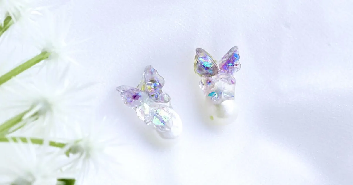 バロックパールで羽を休める蝶々が幻想的なレジンx異素材アクセサリーの作り方