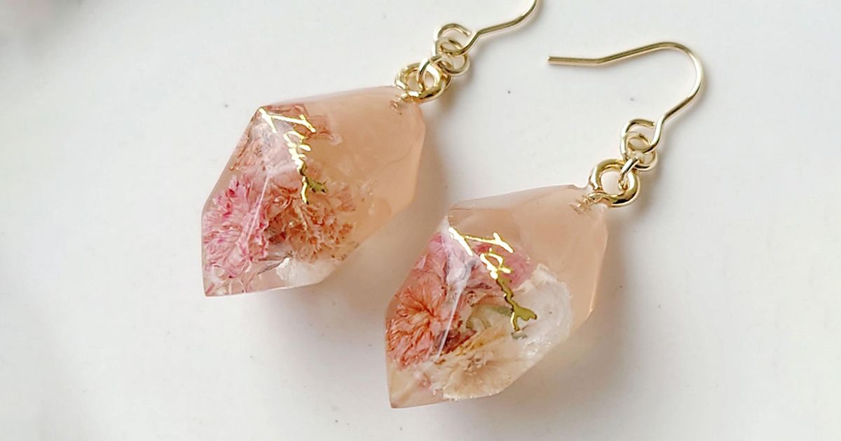 ドライフラワーレジンピアスかすみ草 - sourire | minne byGMOペパボ