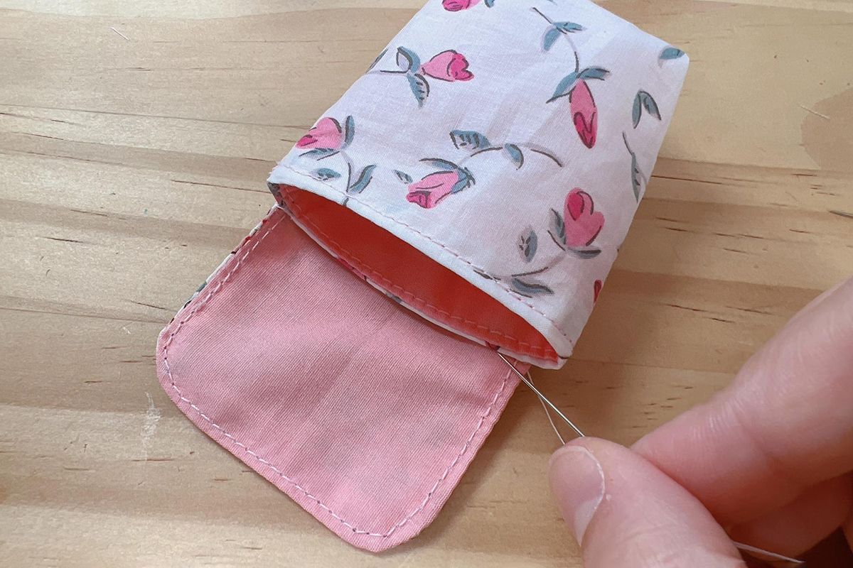可愛さと実用性を兼ねたスナップボタン付きの小さなポーチの作り方 