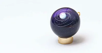 銀河が輝く立体宇宙！半球モールドを使った球体レジンの作り方