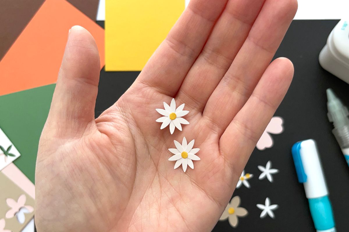 ペーパーパンチだけで作るお花のスワッグでスクラップブッキング | croccha