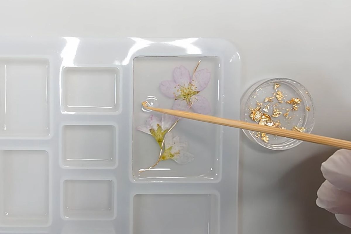 ひまうい様お取り置き　2/25まで　鳩(訳あり)　レジンヘアゴム　蕾　花　桜 京都夢み屋【白粋-HAKI- 桜舞うお雛様】 コンパクトでおしゃれな