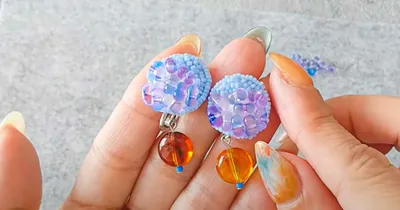 立体的に縫い付けてこんもり作る、あじさいのビーズ刺繍アクセサリー
