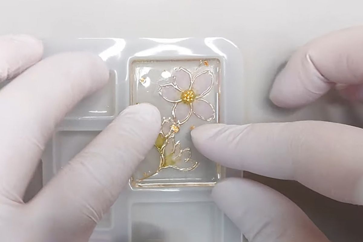 ひまうい様お取り置き　2/25まで　鳩(訳あり)　レジンヘアゴム　蕾　花　桜 京都夢み屋【白粋-HAKI- 桜舞うお雛様】 コンパクトでおしゃれな