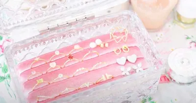 材料2つでガラスケースをアクセサリーボックスにする方法
