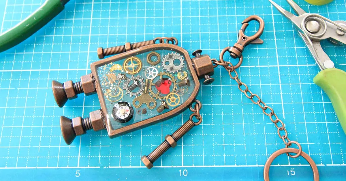 レジンでつくるガラクタロボットキーホルダーの作り方