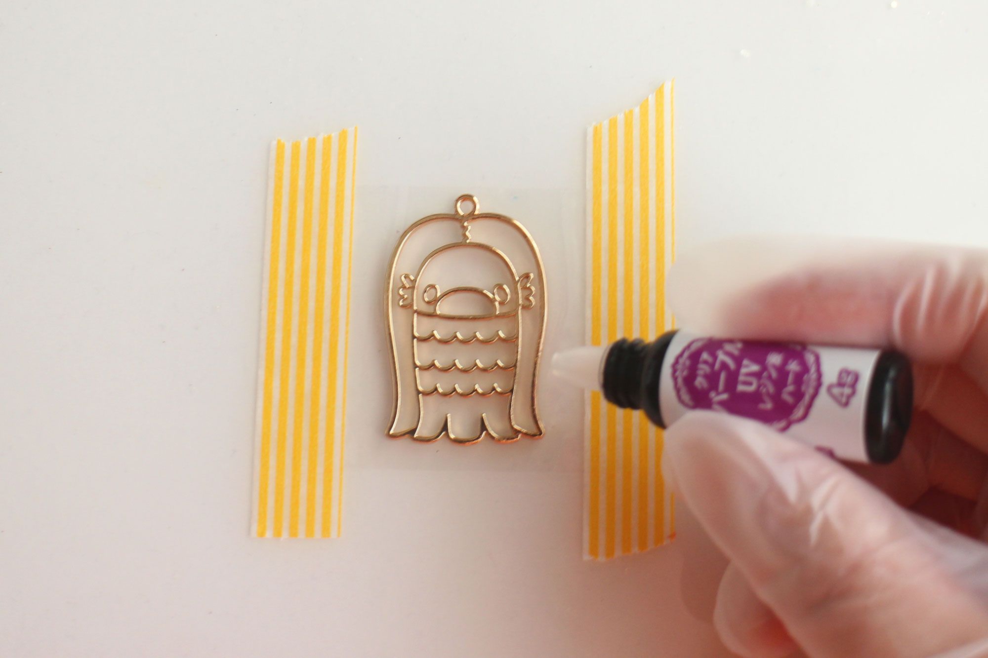 レジンで作るアマビエ様キーホルダーの作り方 | croccha