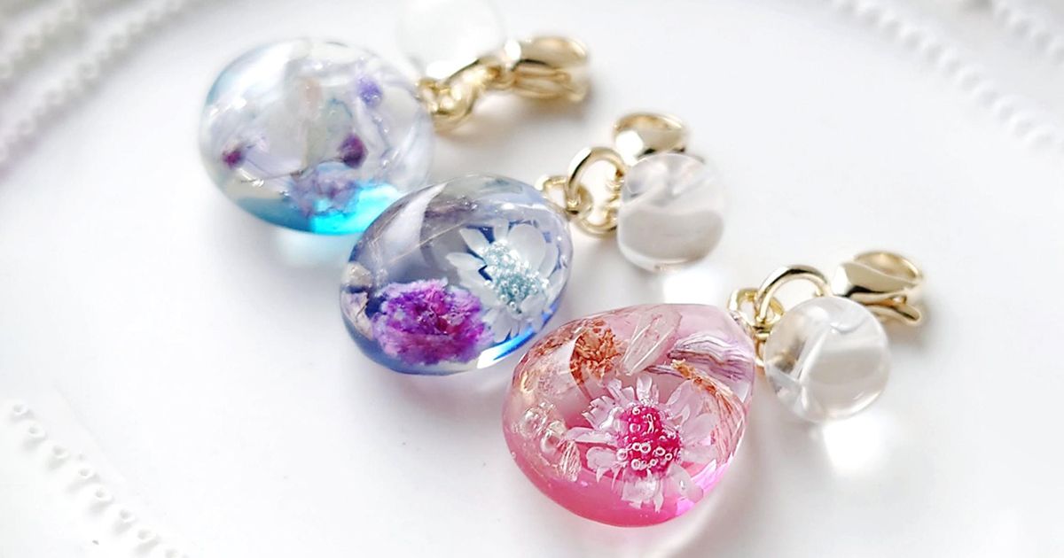 お花を宝石に閉じ込める！透明感と煌めきを楽しむ春の華やかレジン