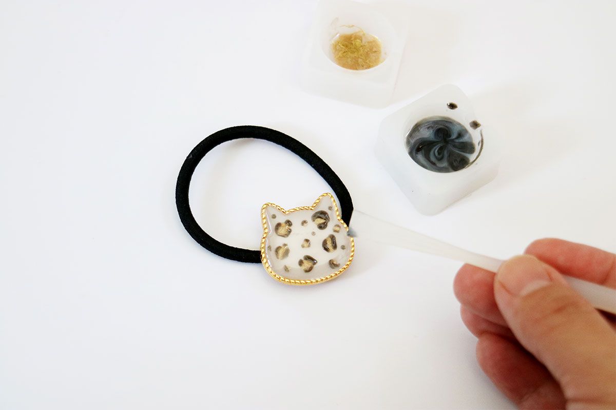 レジンで作る秋柄ヘアゴム☆基本のアニマル柄の作り方 | croccha