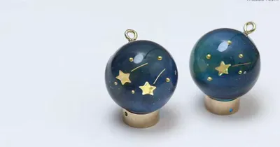 流れ星が輝く綺麗な夜空！おなじみの半球モールドでできるレジンの球体の作り方
