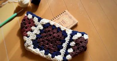ただいま最流行中のレトロ可愛い＆おしゃれなグラニースクエアで小物作り！余り糸も活用！初心者さんでも簡単に編めるグラニースクエアバッグの作り方