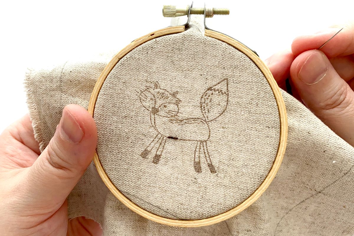 どうぶつさんの刺繍入りマスクの作り方 バックステッチ ランニングステッチ サテンステッチ フレンチノットの刺し方 Croccha クロッチャ