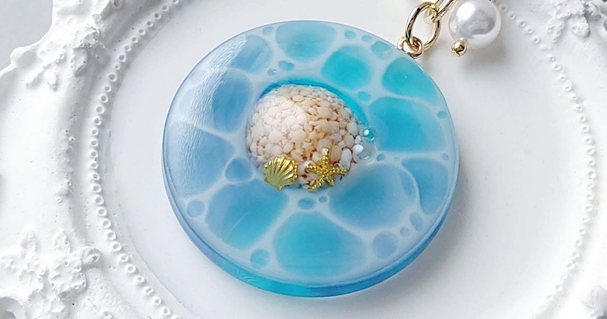 くっきり海面模様が美しいレジンの南の島キーホルダーの作り方 | croccha