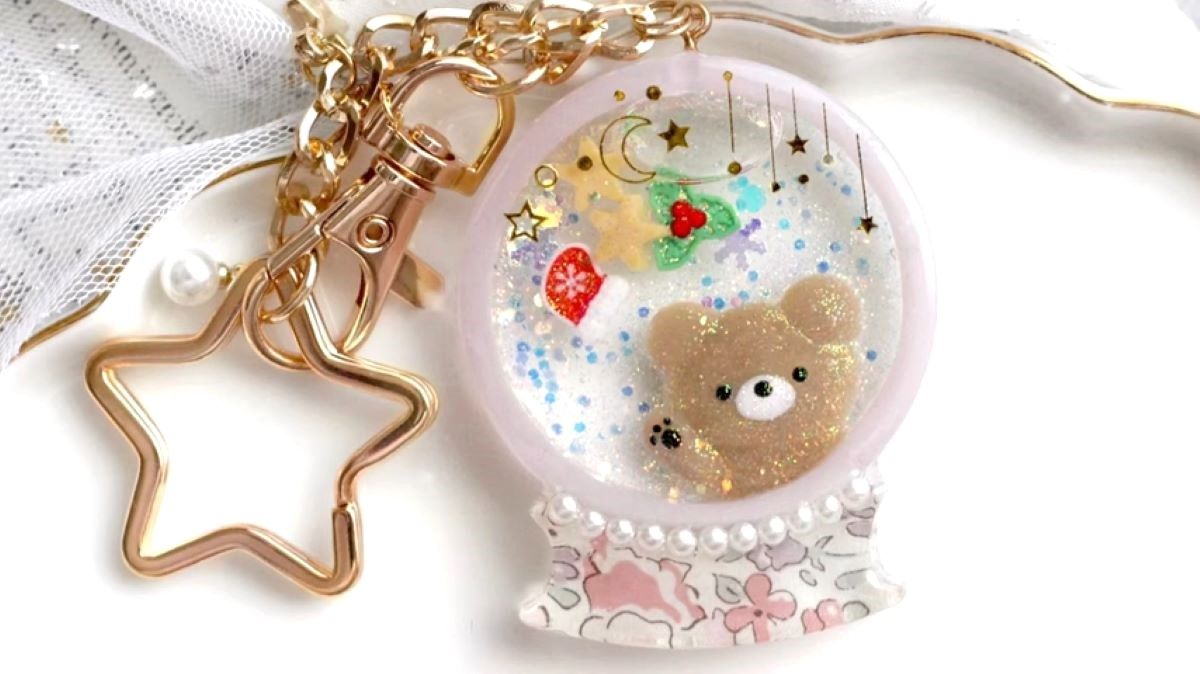 雪恋の巾着　レジンキーホルダー　シェイカー　スノードーム風 雪恋の巾着 レジンキーホルダー シェイカー スノードーム風 326