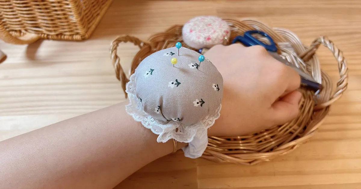 リストバンド付きだから便利で可愛い！簡単アームピンクッションの作り方