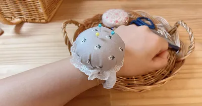 リストバンド付きだから便利で可愛い！簡単アームピンクッションの作り方