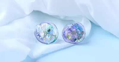 ネイルアイテムで簡単に可愛く！フリーフォームのレジンアクセサリーの作り方