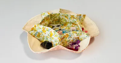 こまごまとした手芸用品の収納にぴったり！円形の布でできる立体小物入れの作り方