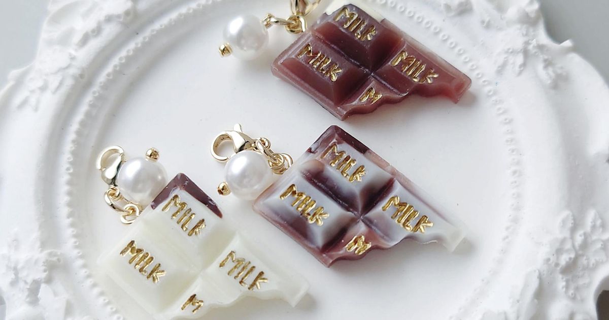 ちょっぴりかじったデザインが可愛い！3フレーバーのレジンのチョコ