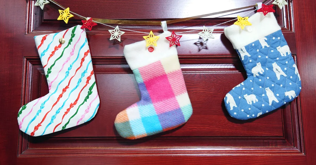 スナップボタンで簡単かわいい！クリスマス気分が盛り上がる、ソックス型ポーチの作り方