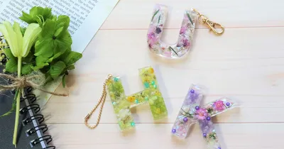 レジンで作るイニシャルキーホルダー