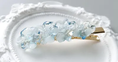 少しの工夫で奥行き感とクリアさがぐんとアップ！みずみずしいレジンのフラワーヘアクリップの作り方