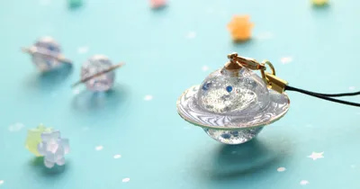 キラキラゆれる！レジンで土星パーツ作り