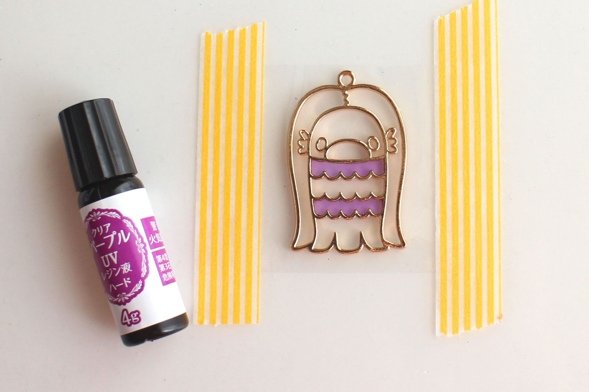 レジンで作るアマビエ様キーホルダーの作り方 | croccha