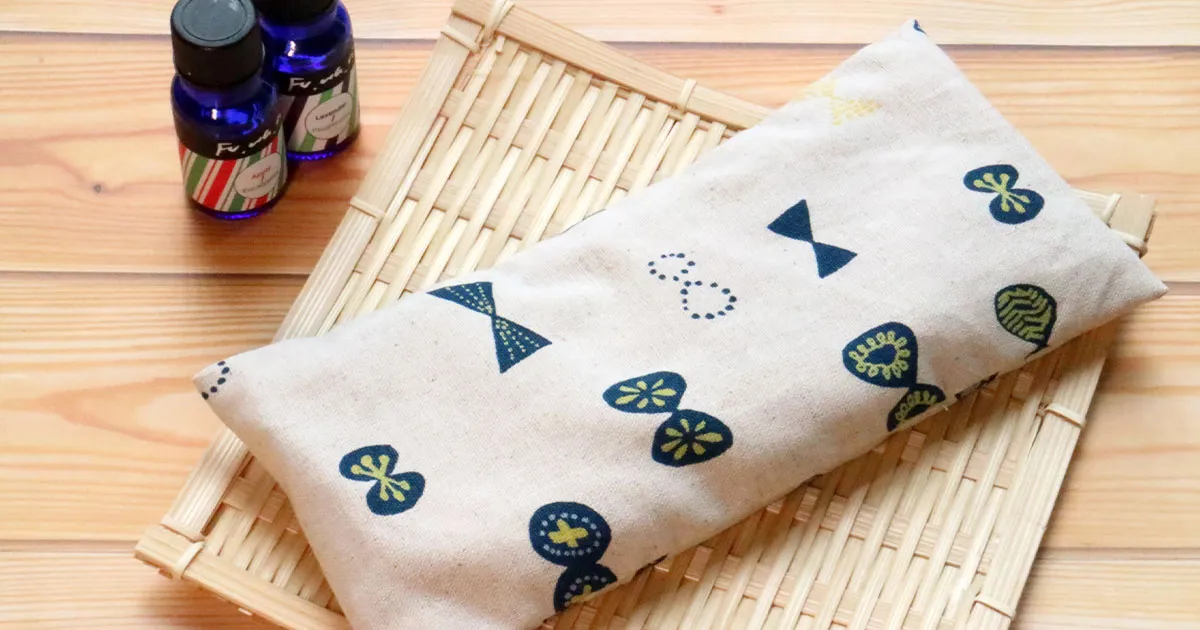 目元から疲れを取る♪あずき入りアイピローの作り方