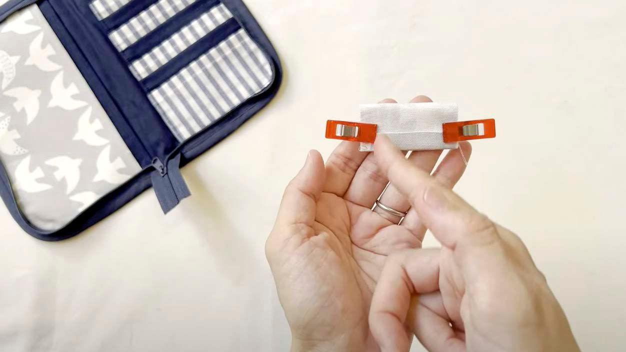 ポケットいっぱい！ファスナー付きで安心！手帳やカード類をスマートに