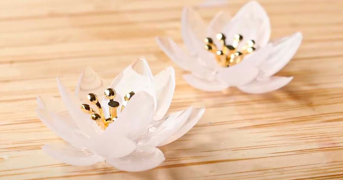 花束ヘアゴム ハンドメイド レジン ニュアンス ホワイト 押し花 リボン 白 花 花束ヘアゴム ハンドメイド レジン ニュアンス ホワイト 押し花 リボン