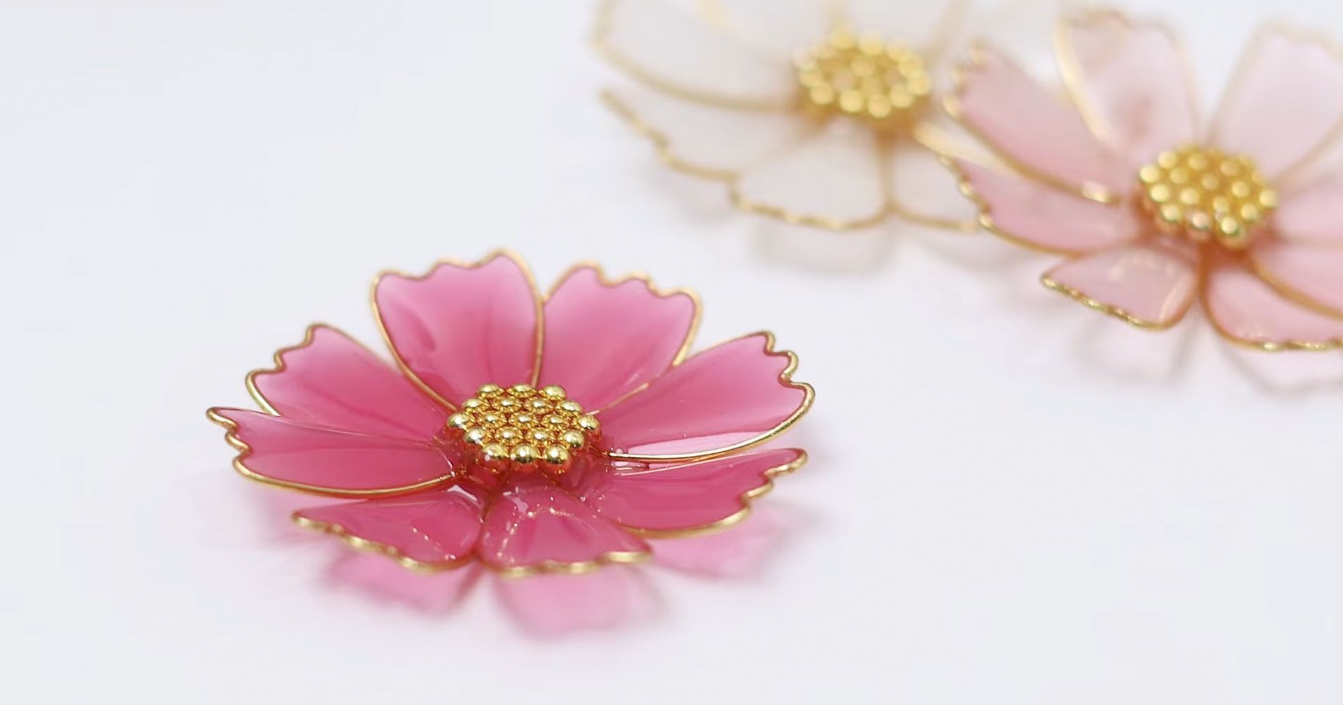 秋ファッションのワンポイントに映えること間違いなし！ワイヤーで作る