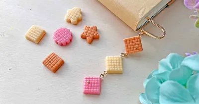 読書の秋！樹脂粘土で作るシンプルかわいい3フレーバーのキャラメルのブックマーカー