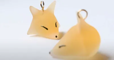 手持ちの道具だけで作れちゃう！しずくと三角のモールドの組み合わせでレジンのきつねを作る方法