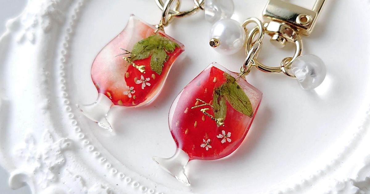いちご丸ごと！人気の押しフルーツを使ったフレッシュジュースのレジン 