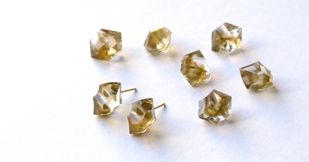 秋冬に欲しいおしゃれアイテム！透明感のある色彩が大人かわいいナチュラルべっ甲アクセサリーの作り方