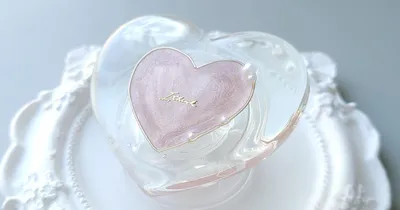 大人かわいい！レジンの透明感を活かして仕上げる、ハートの形のスマホグリップの作り方