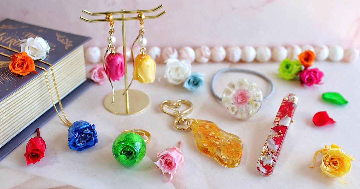 薔薇ビジュー♡リトルウッズ 雫 ボタニカルレジン ピアス/イヤリング