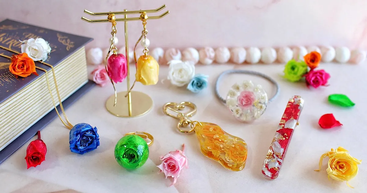 気分はまるでプリンセス！ミニバラの煌めくレジンアクセサリーレシピ6種