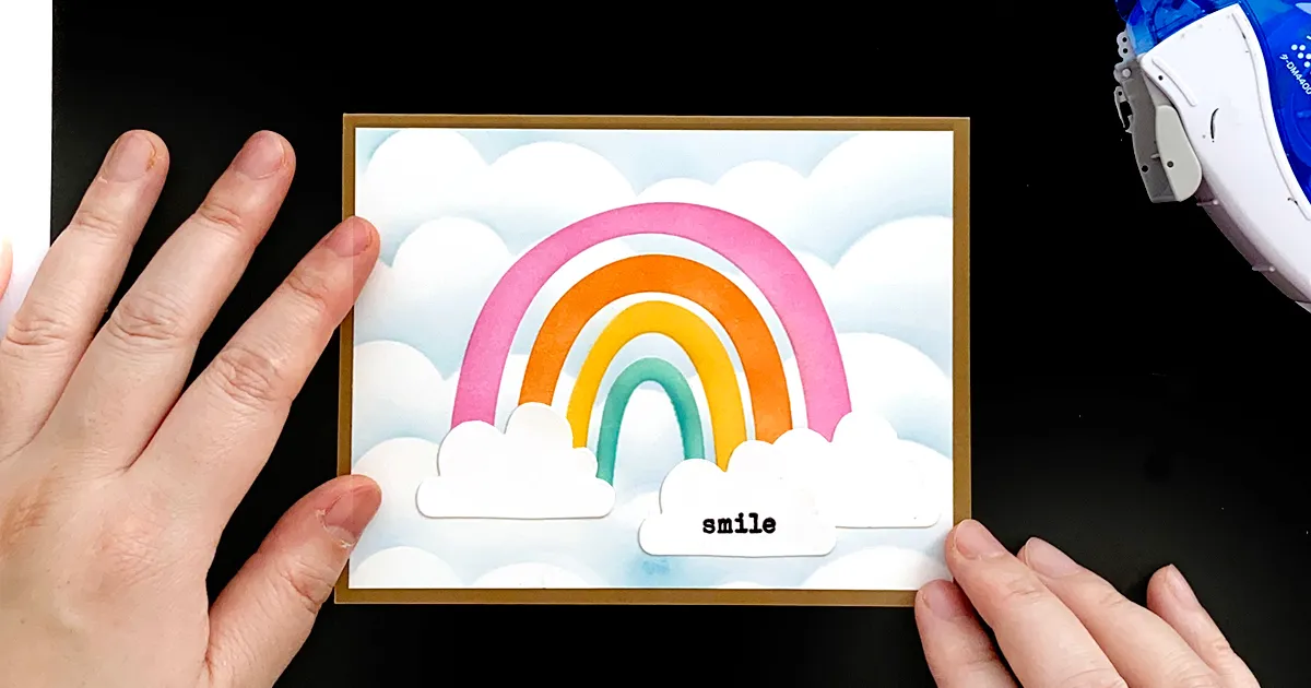 ステンシルの重ね使いで作る虹と雲のカードの作り方