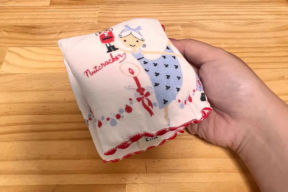 視線が気にならない！ 畳めばハンカチそのまんまの簡単サニタリー 